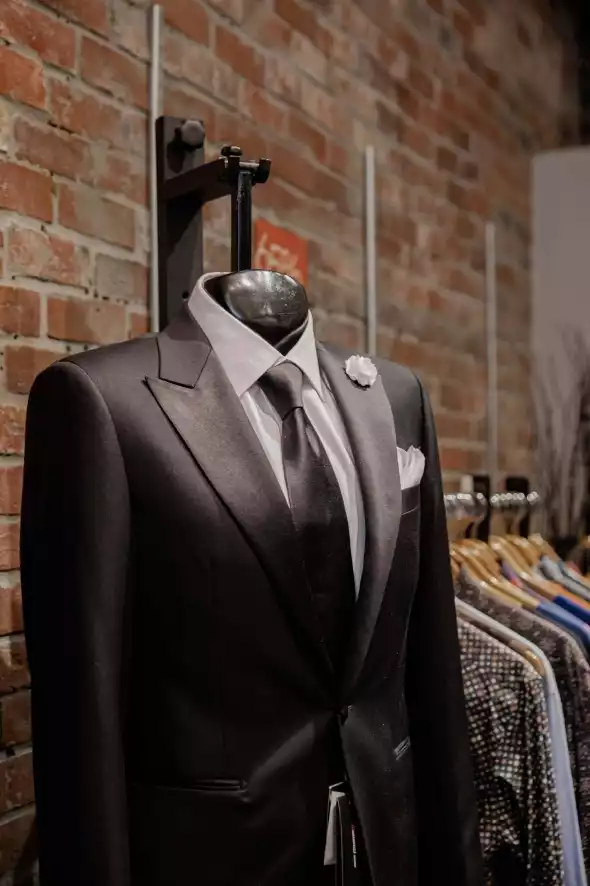 Seamless Style in the City: Discover the Best Same Day Alterations and  Tailors in London with A & Z Tailor & Alteration : u/AZTailorandAlteratio